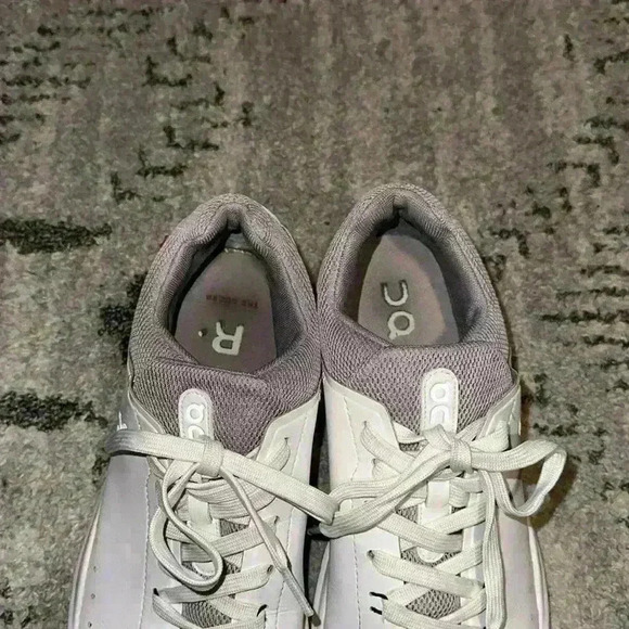 On Cloud Women's THE ROGER Advantage White \ Gray shoes US Size 10.5 - Picture 3 of 6